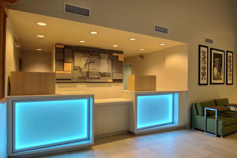 Holiday Inn Express Hotel & Suites Milwaukee Airport by IHG - photo 97