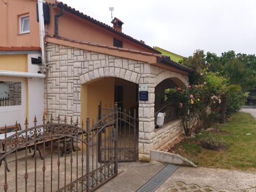 Ferienwohnung Irina — 4-Star Luxury Hotel in Liznjan, Croatia