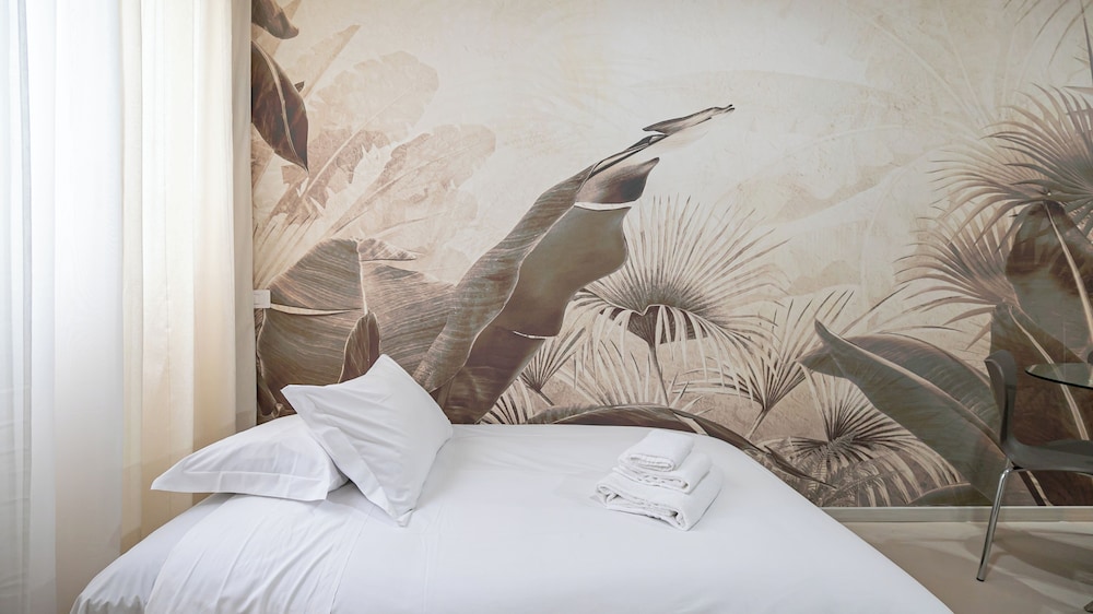 Thea Apartments Giulini Monza Centro & Clinica Zucchi a Due Passi — 4-Star Luxury Hotel in Monza, Italy