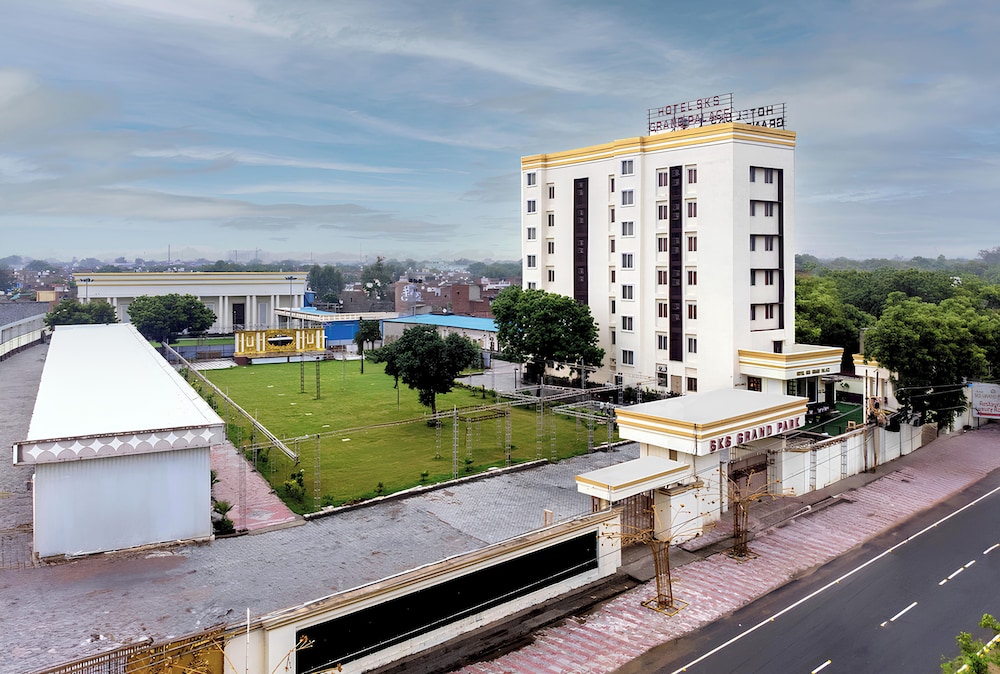 Hotel SKS Grand Palace Vrindāvan in Vrindavan, India
