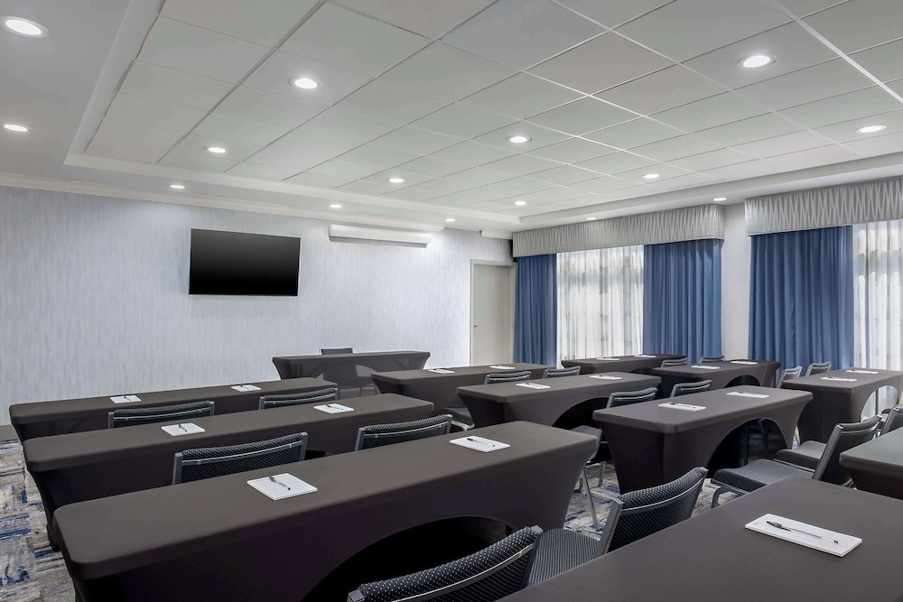 Hampton Inn & Suites Birmingham Pelham - photo 34
