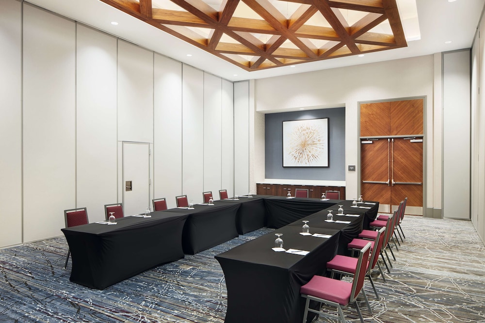Embassy Suites by Hilton Atlanta Airport North - photo 40