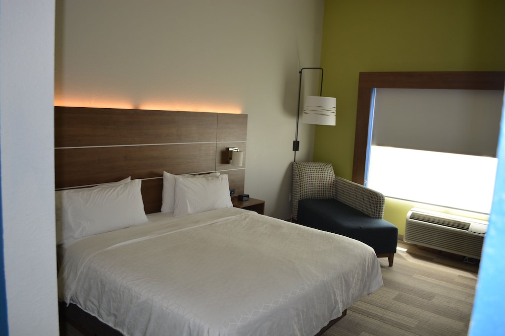Holiday Inn Express & Suites Liberal by IHG - photo 8
