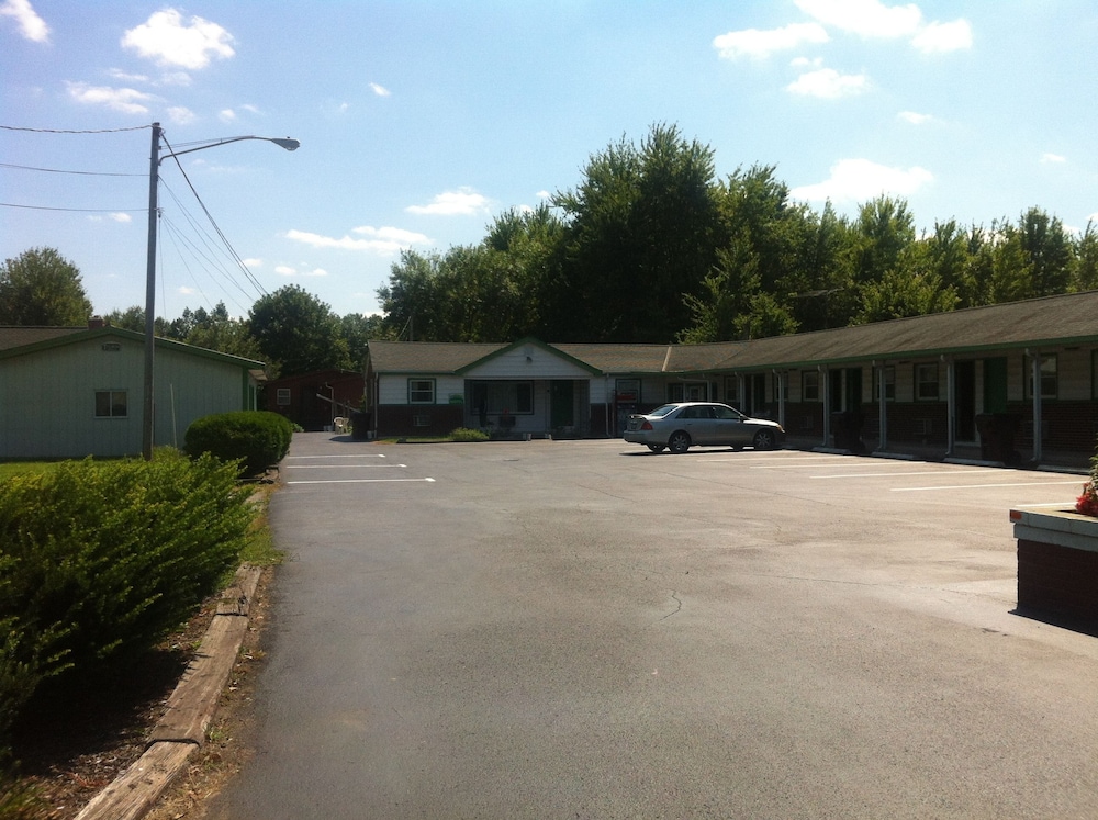 Green Crest Motel - photo 20