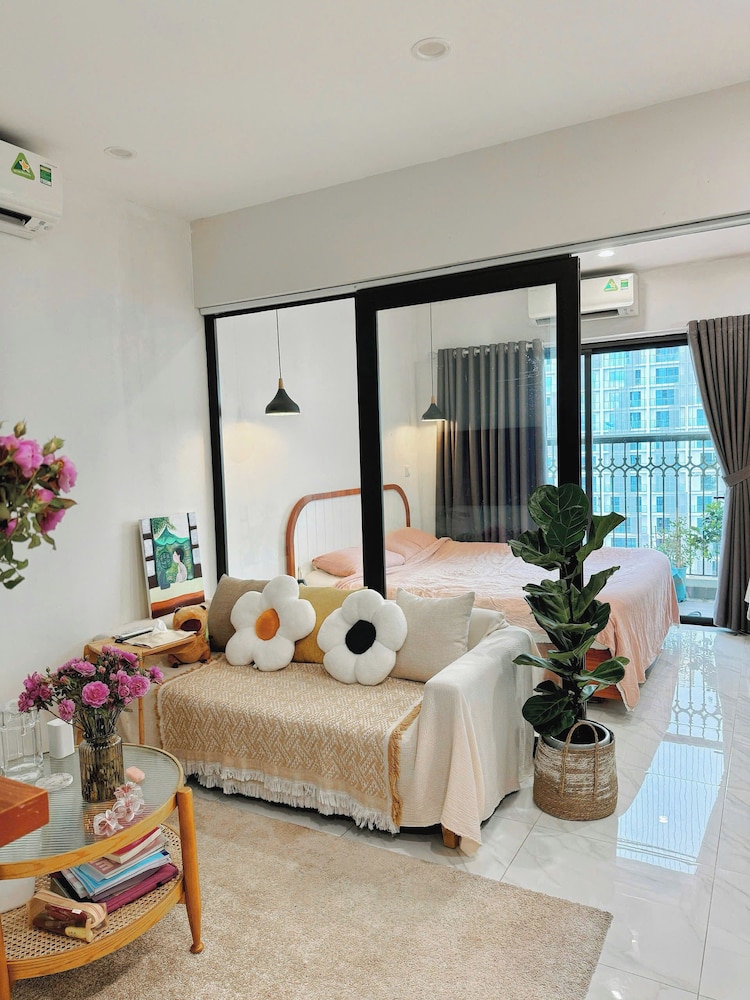Jenny Apart D' Eldorado Tan Hoang Minh — 4-Star Luxury Hotel in Tay Ho, Vietnam