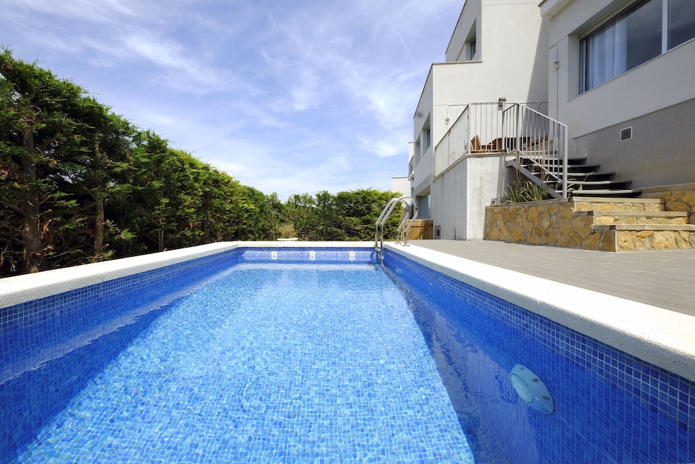 Villa Mont Rodó Mas Alba — 4-Star Luxury Hotel in Sant Pere De Ribes, Spain