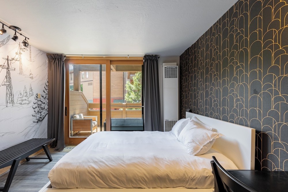 Flurry by Avantstay Tahoe Donner Home w Access to Northstar Resort Community - photo 5