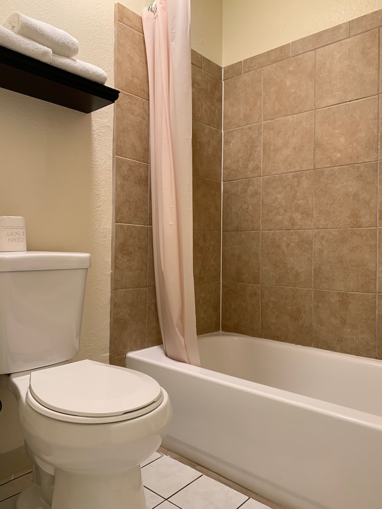 California Suites Hotel - photo 25