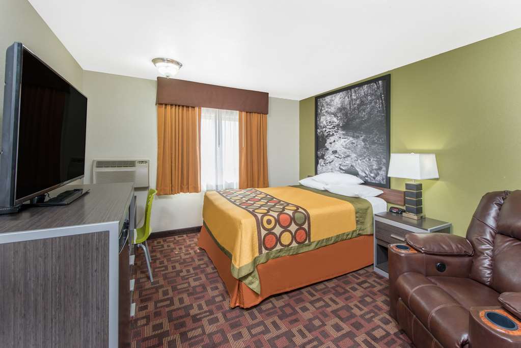 Super 8 by Wyndham Moberly MO - photo 6