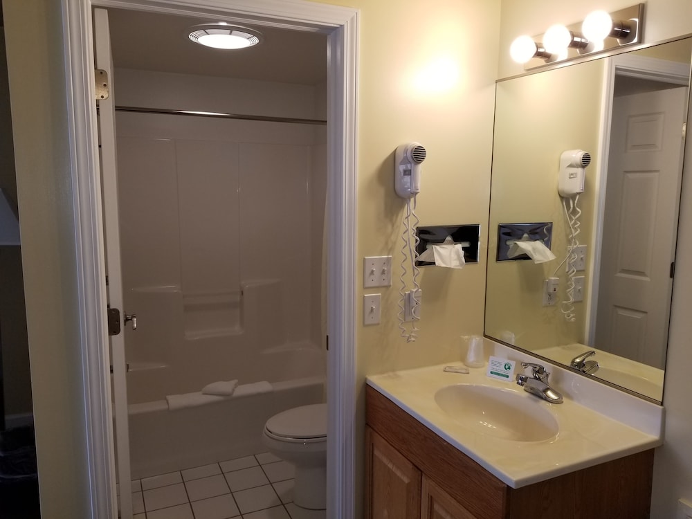 Captain's Quarters Motel - photo 33