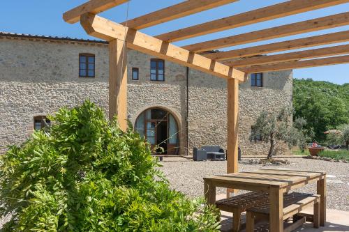 Tuscany stylish apartments with pool Borgo Pian di Sala — 4-Star Luxury Hotel in San Gimignano, Italy