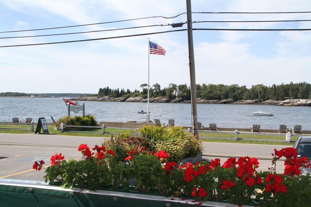 Bluebird Ocean Point Inn - photo 49