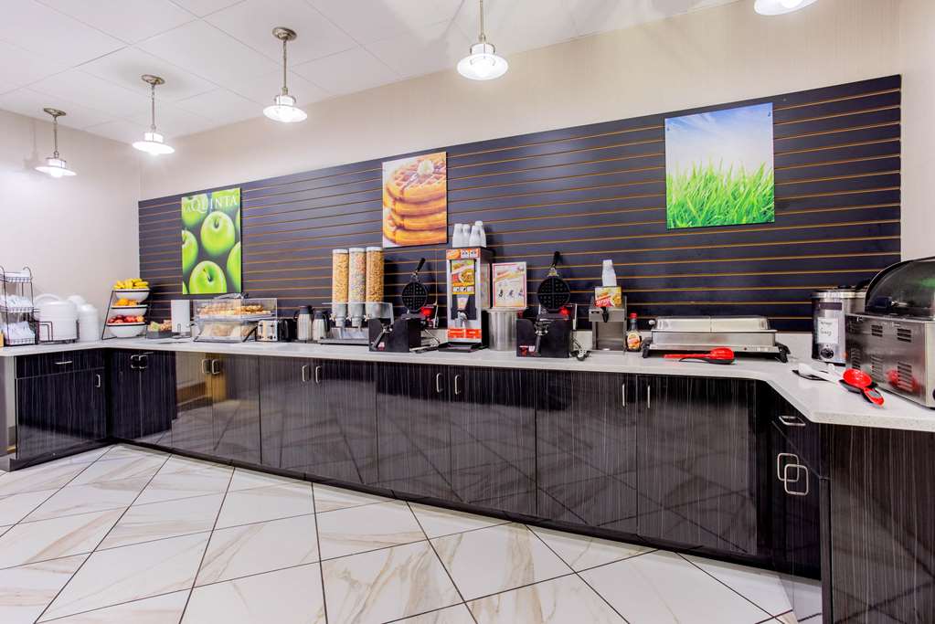La Quinta Inn & Suites by Wyndham Springfield IL - photo 52