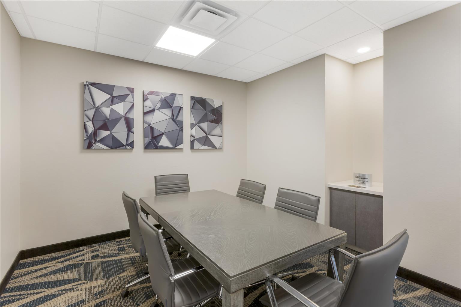 Super 8 by Wyndham Greensboro Coliseum Conv. - photo 11