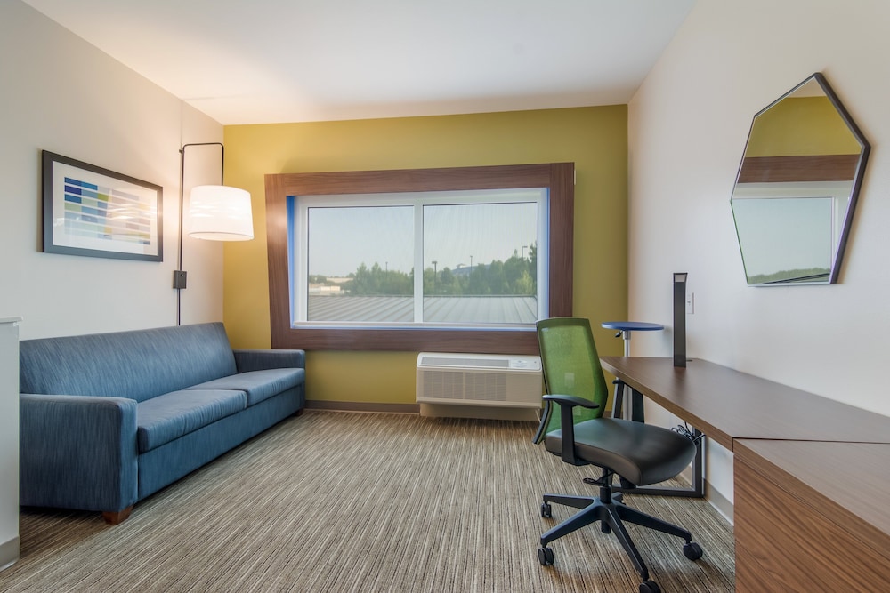 Holiday Inn Express and Suites Asheboro by IHG - photo 16