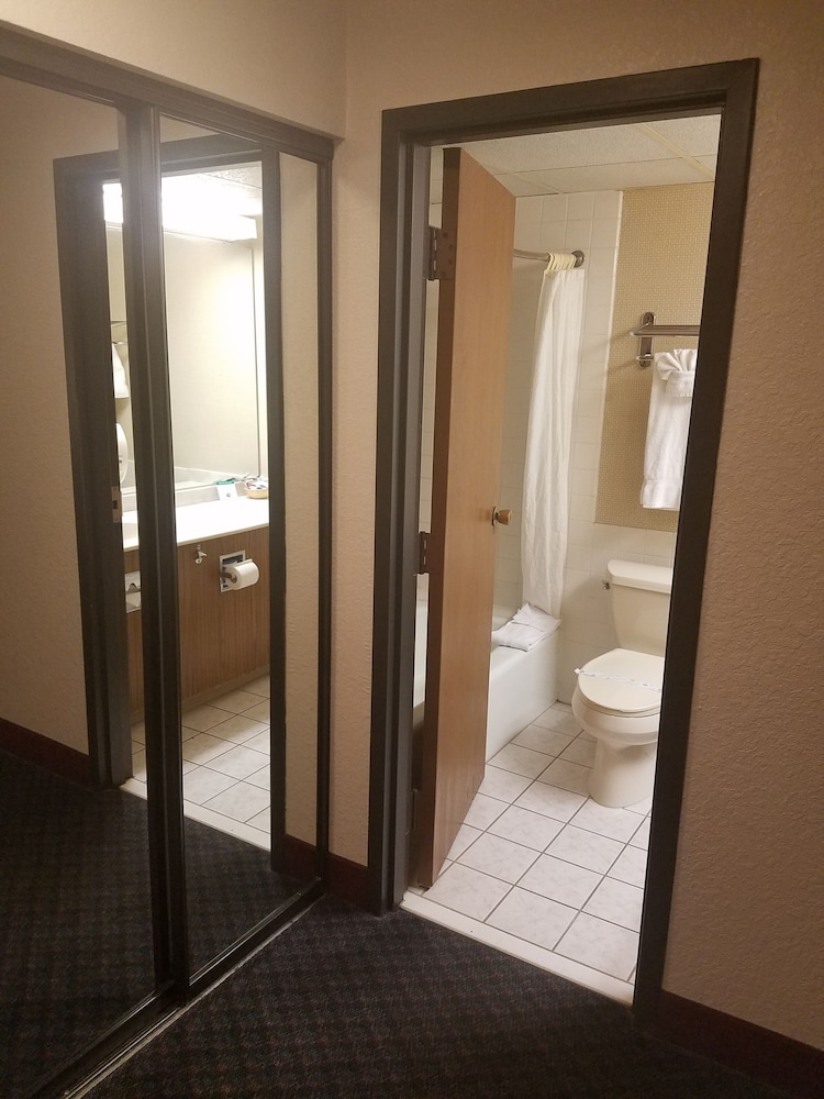 Ontario Airport Inn - photo 6
