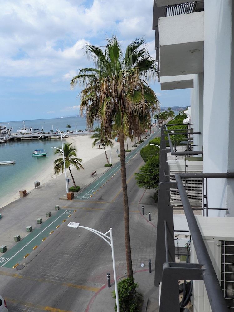 Seven Crown La Paz Malecon