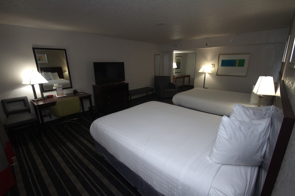 Atrium Hotel and Suites - photo 13