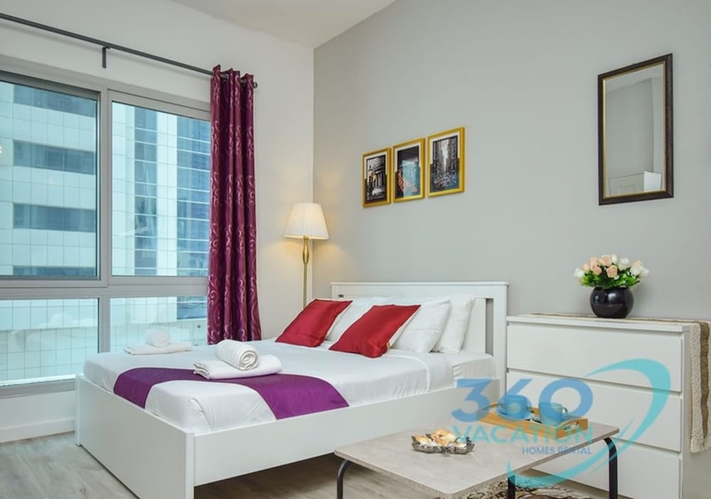 Stylish Studio in Dubai Marina Close to the Beach Mall and Metro — 4-Star Luxury Hotel in Dubai, United Arab Emirates
