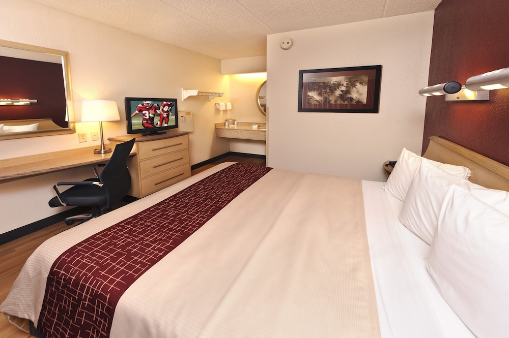 Red Roof Inn Detroit Warren - photo 9