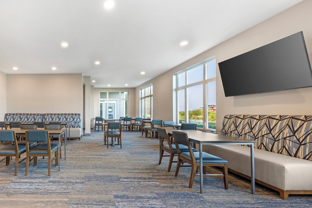 Holiday Inn Express & Suites Astoria by IHG - photo 52