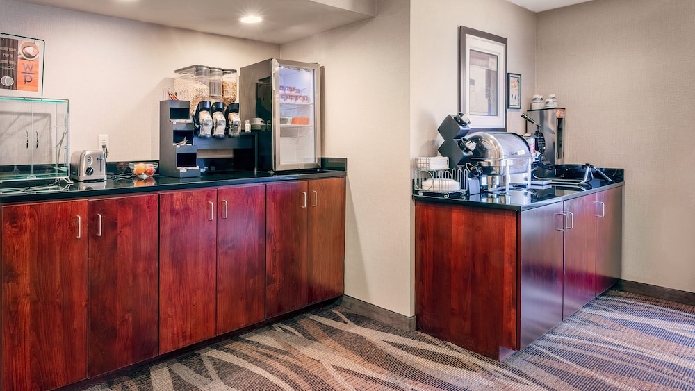 Cobblestone Inn & Suites Durand - photo 46