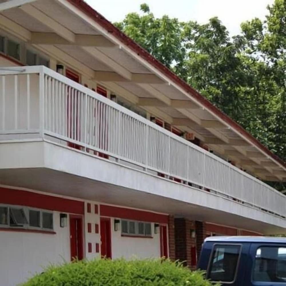 Hometown Inn Staunton - photo 27
