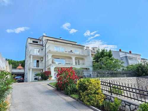 KETI 1 NV Apartment for 3 persons — 4-Star Luxury Hotel in Novi Vinodolski, Croatia