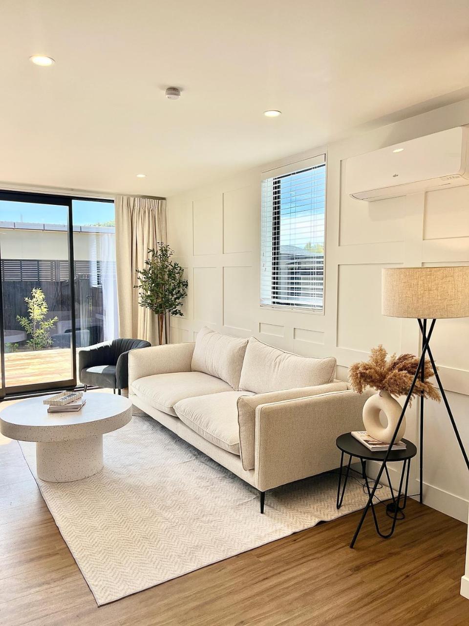 New build City Townhouse & Gated Car Park — 4-Star Luxury Hotel in Christchurch, New Zealand