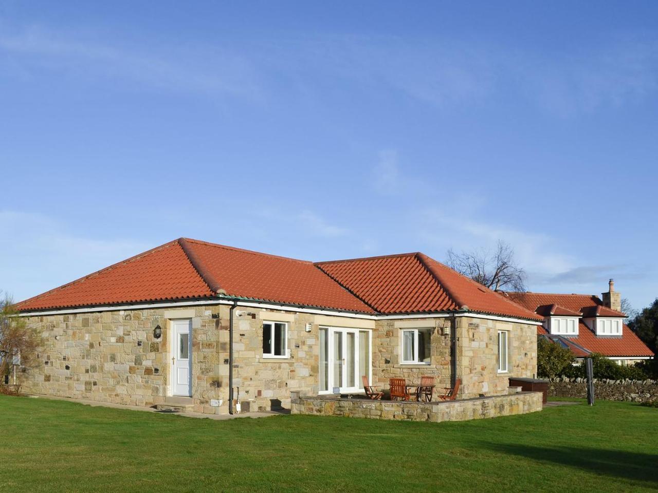 Friarystone Cottage — 5-Star Luxury Hotel in Bamburgh, United Kingdom