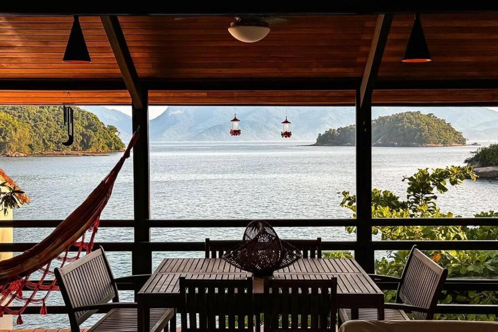 Casa beira mar em Mangaratiba — 4-Star Luxury Hotel in Mangaratiba, Brasil