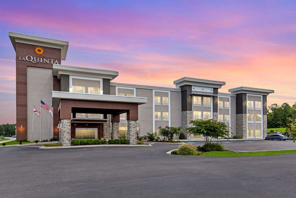 La Quinta Inn & Suites by Wyndham Cullman - photo 4