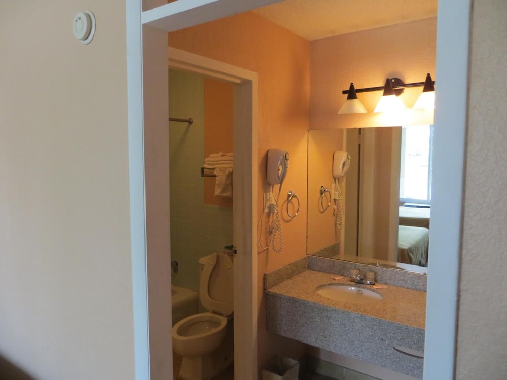 Americourt Extended Stays - photo 27