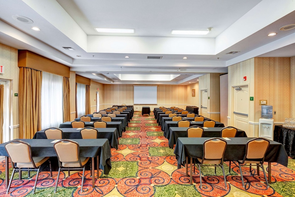 Hilton Garden Inn Portland Airport - photo 29