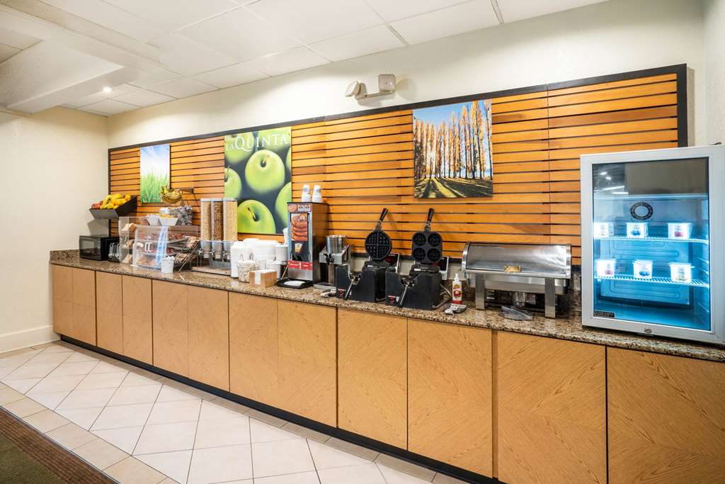 La Quinta Inn & Suites by Wyndham Nashville Airport Opryland - photo 71