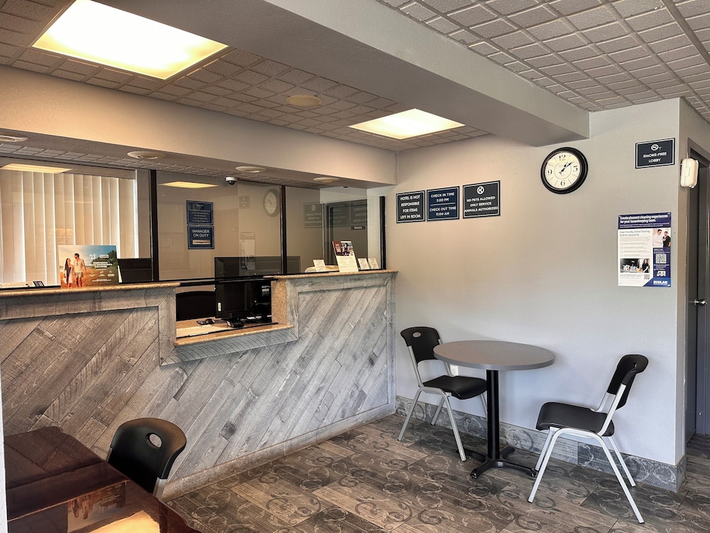 Travelodge by Wyndham Clarksville - photo 3