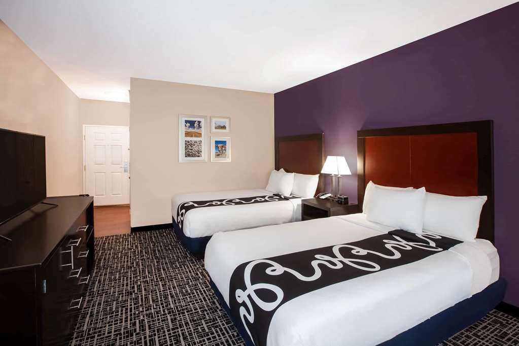La Quinta Inn & Suites by Wyndham Lubbock North - photo 12
