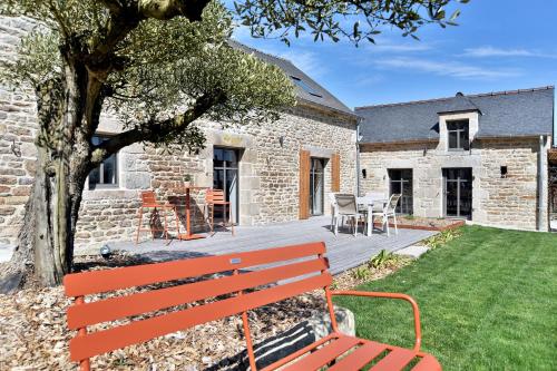 Lys Toire Grand Jardin — Dinan