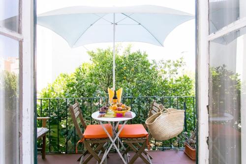 Principe Real Orange tree w view 3 bedrooms flat — 4-Star Luxury Hotel in Lisbon, Portugal