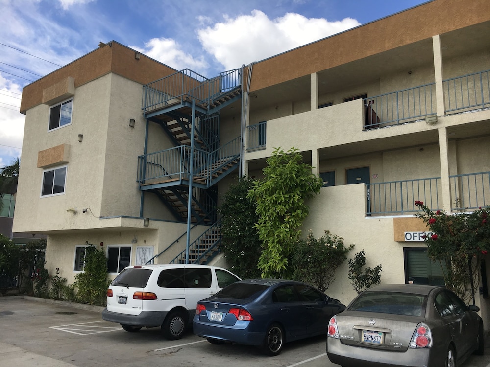 Bellflower Travel Inn - photo 52