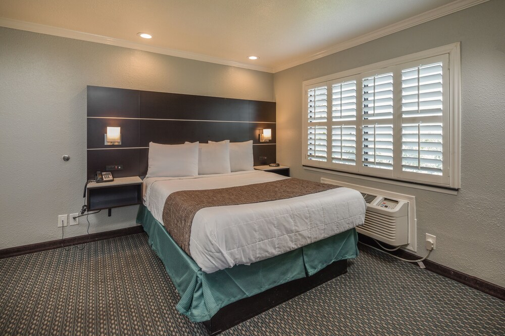 Bayhill Inn - photo 12