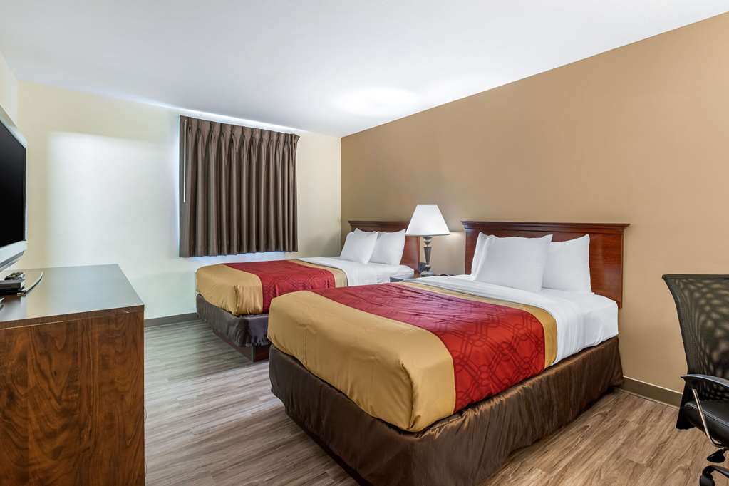 Econo Lodge Inn & Suites Des Moines Fairgrounds Area - photo 8