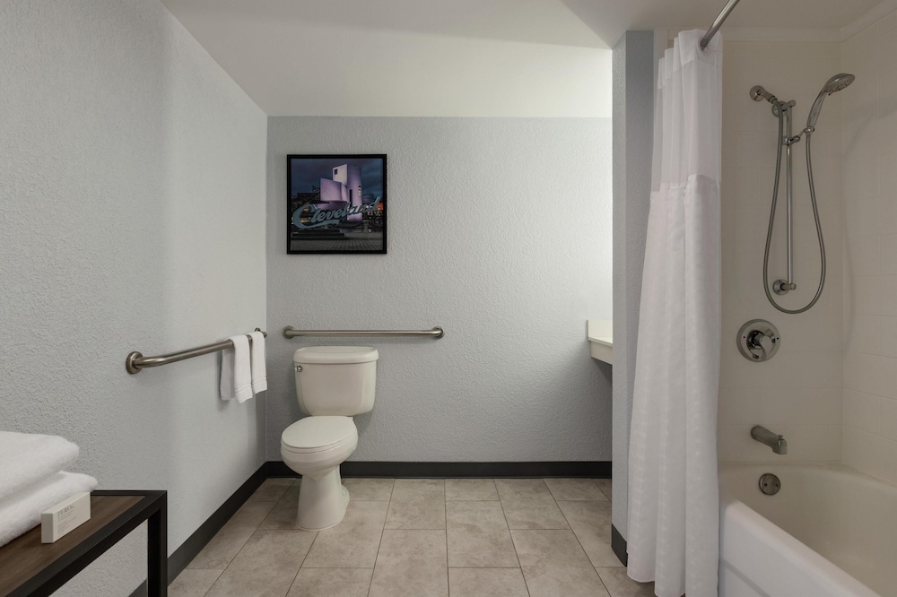 Hilton Garden Inn Cleveland Airport - photo 15
