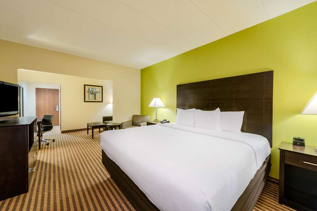 La Quinta Inn & Suites by Wyndham Columbus Grove City - photo 53