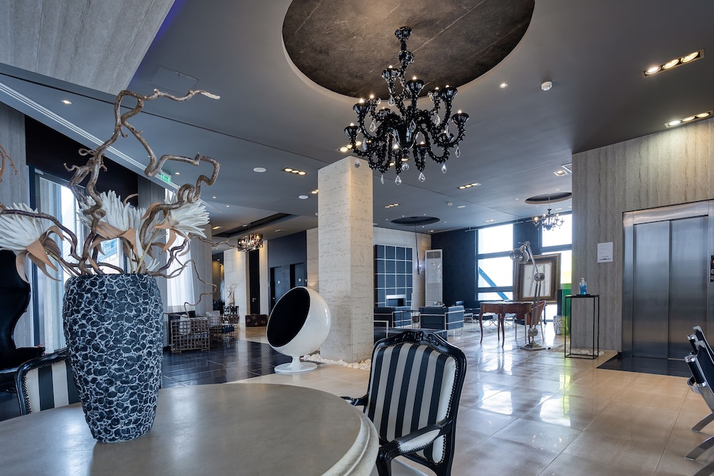 Gallery Art Hotel — hotel in Trikala