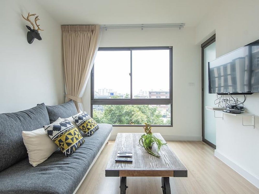Brand New Luxury 1 Br Near 2mrt 2bts 3 Shopping