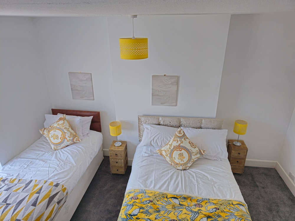 Private Rooms In Town Centre Free Parking Wifi And Patio With Aa Stay Ltd — hotel in Aylesbury