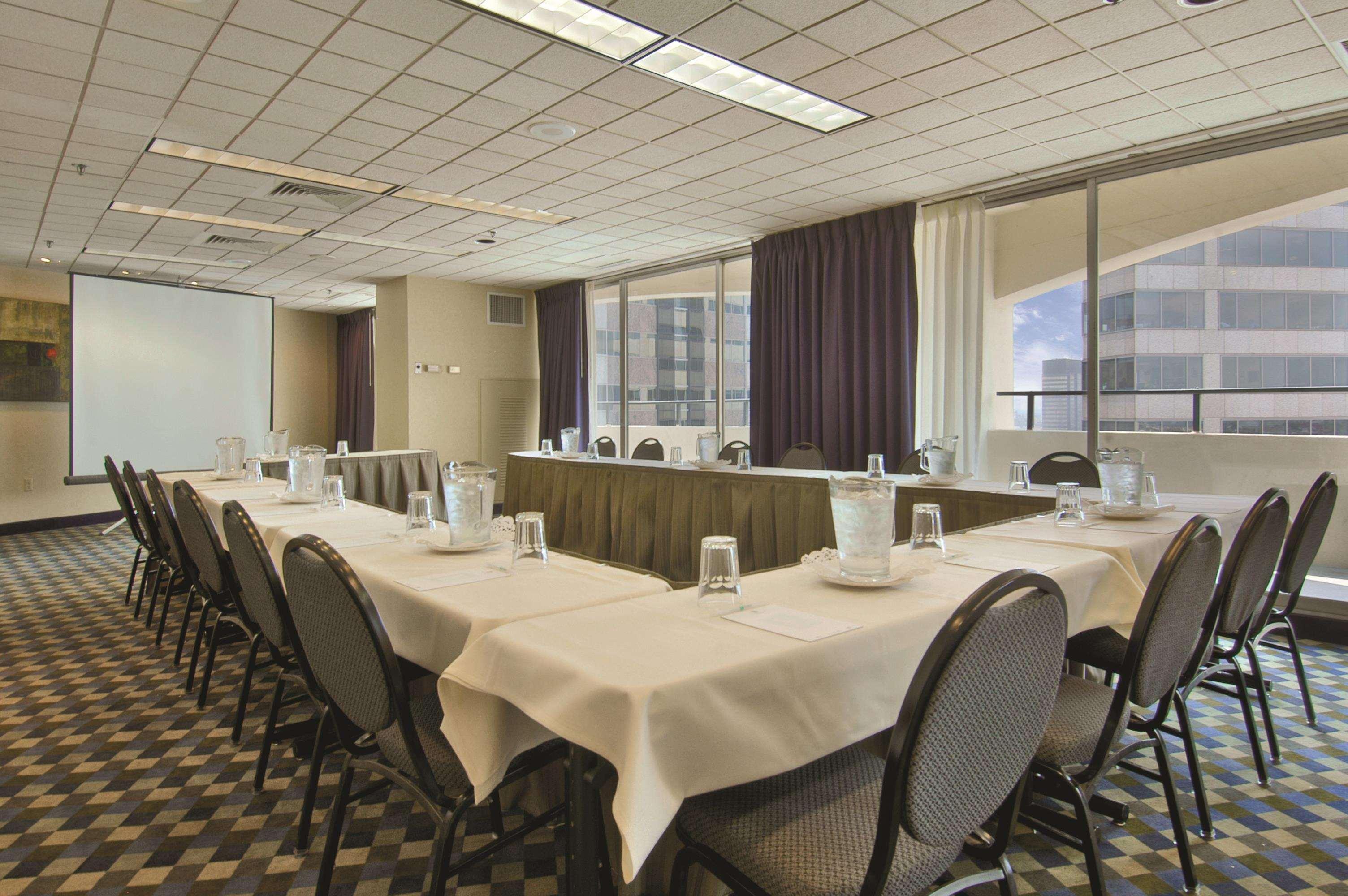 Embassy Suites Philadelphia Center City - photo 11