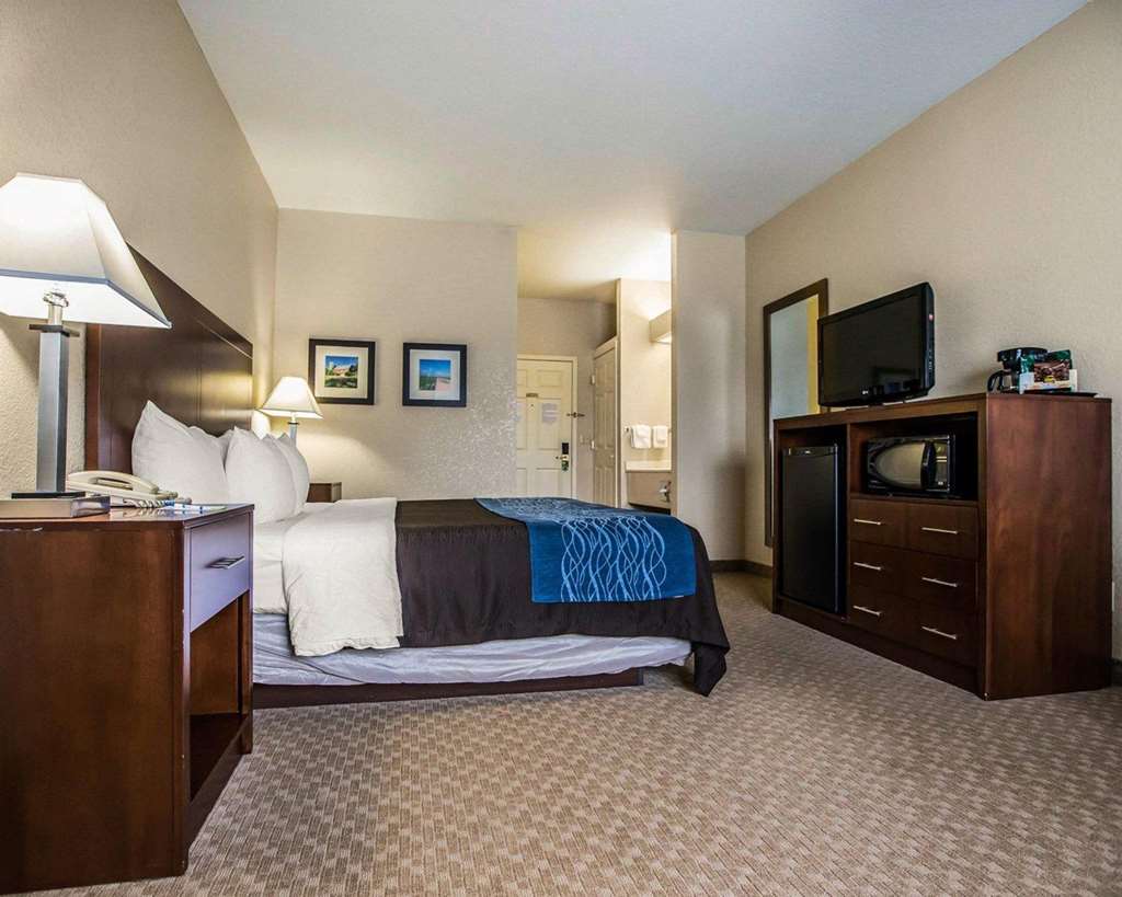 Quality Inn & Suites Dixon near I 88 - photo 13