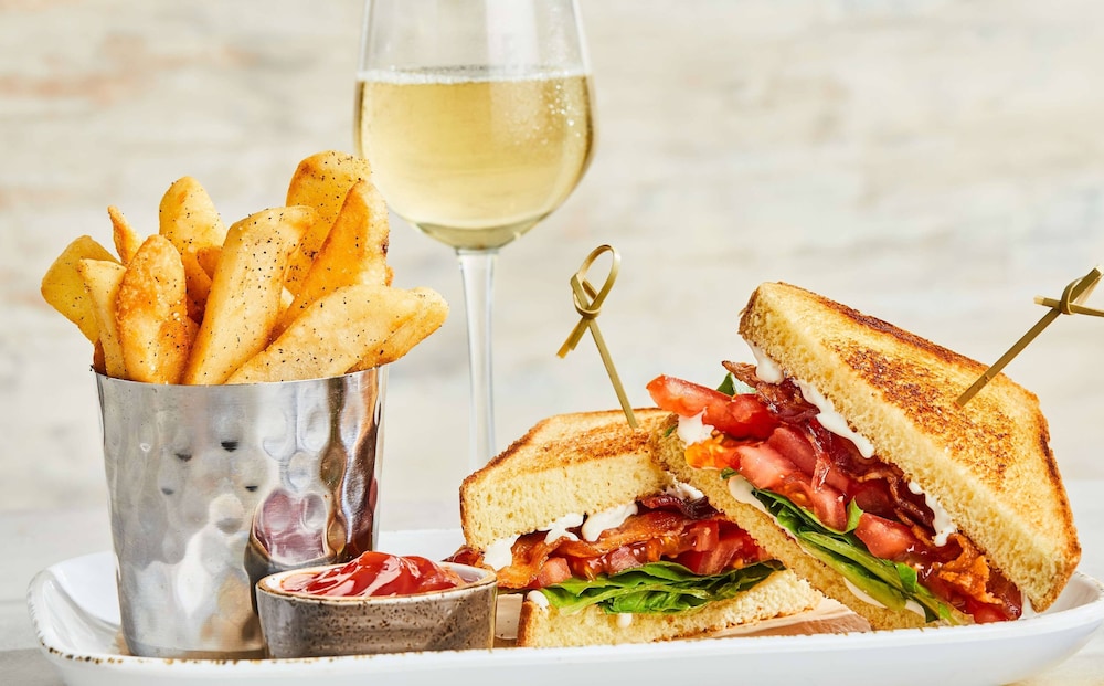 Courtyard by Marriott Providence Downtown - photo 17